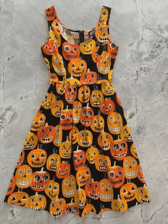 Retrolicious Dresses & Skirts - Retrolicious Halloween Jack-o-Lanterns Fit & Flare Dress NWT XL Pumpkin